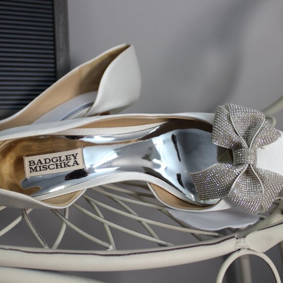 Badgley Mischka | BNIB | Meilani Bow Kitten Heel | Ivory | Size 8.5 - Picture 4 of 14